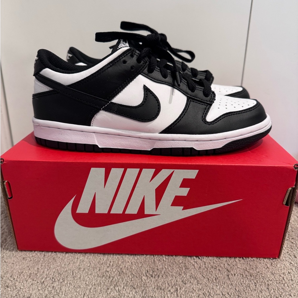 NWT Nike Dunk pandas - size 5Y (women 6.5) - Picture 6 of 9